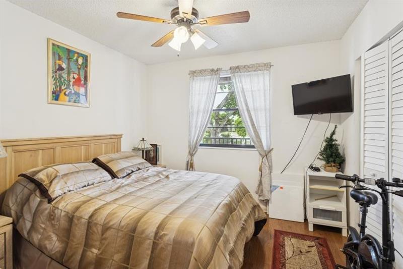 Image 17 of 22 For 9670 Mcnab Rd  208