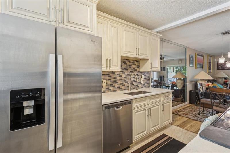 Image 9 of 22 For 9670 Mcnab Rd  208