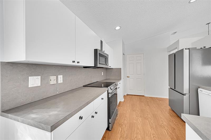 Image 14 of 67 For 8540 46th Dr