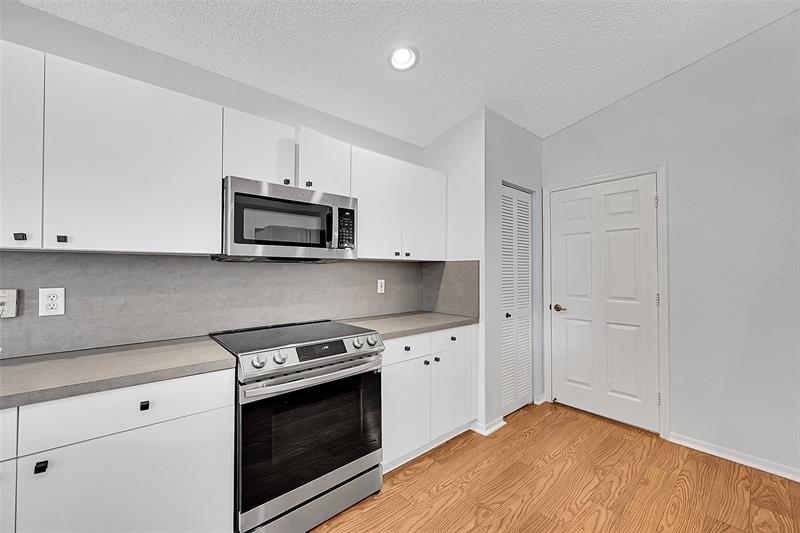 Image 18 of 67 For 8540 46th Dr