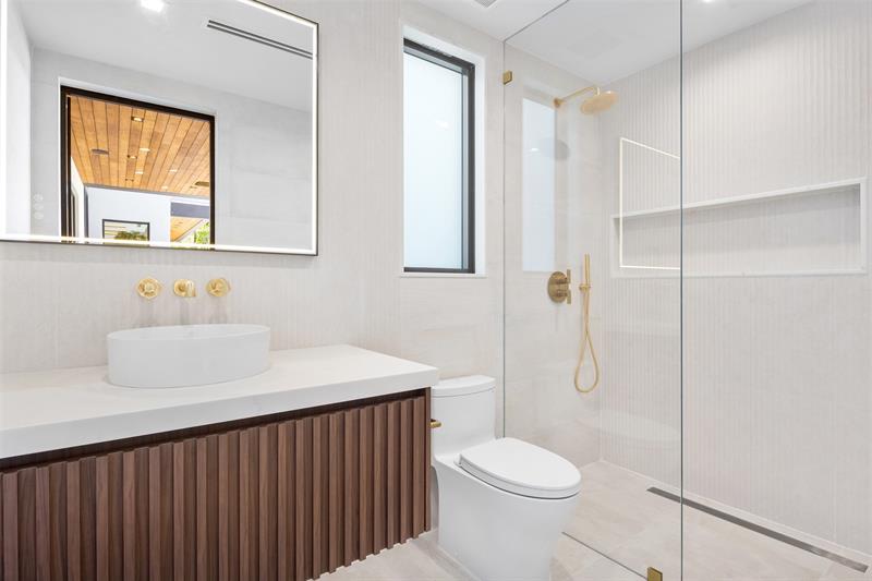 Image 52 of 74 For 2733 16th St