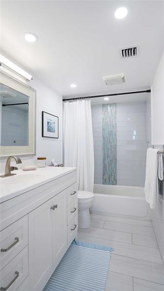 Image 24 of 48 For 3031 Ocean Blvd  806