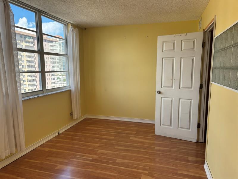 Image 8 of 32 For 250 174th St  1710