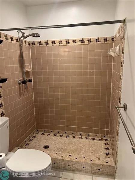 Image 19 of 41 For 4131 88th Ave  206