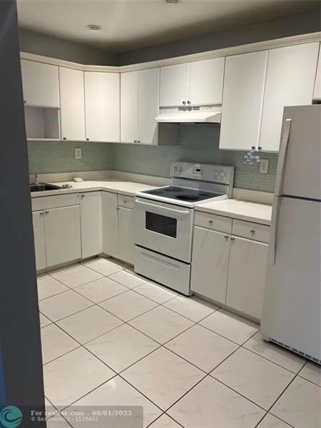 Image 3 of 41 For 4131 88th Ave  206