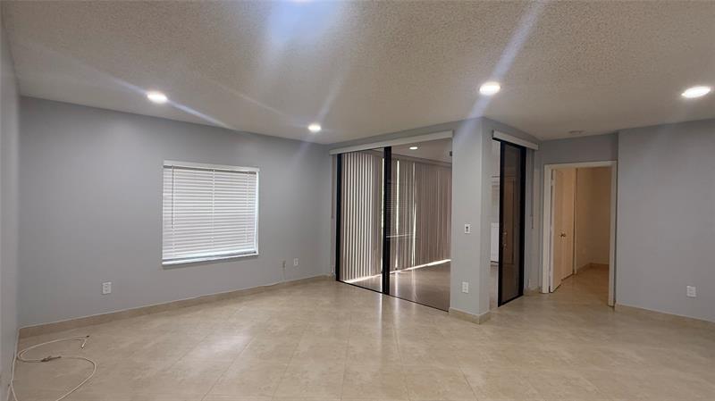 Image 5 of 10 For 10661 Nw 14th Street  241