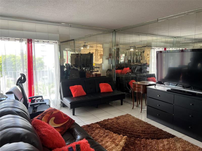 Image 3 of 5 For 6820 Flagler St  308