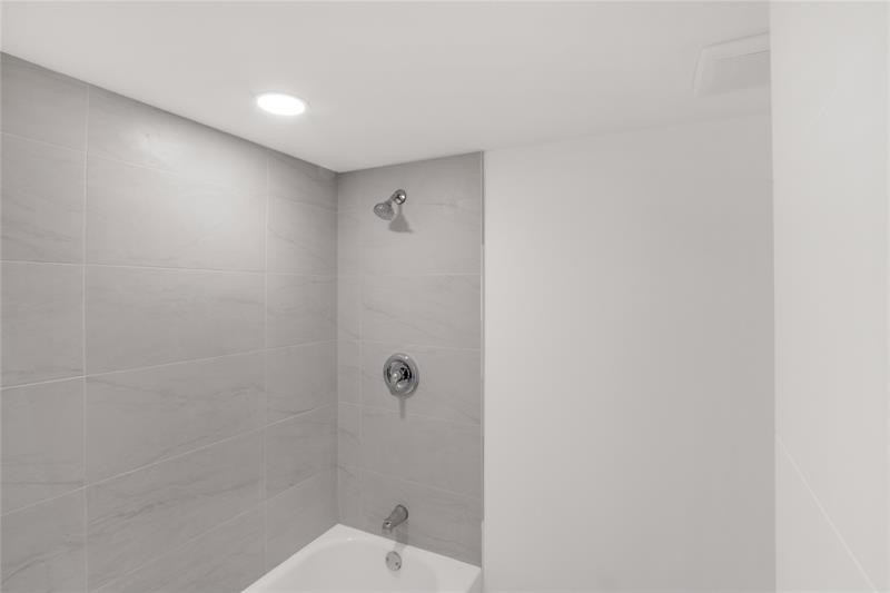 Image 15 of 17 For 516 Osprey Dr  15a