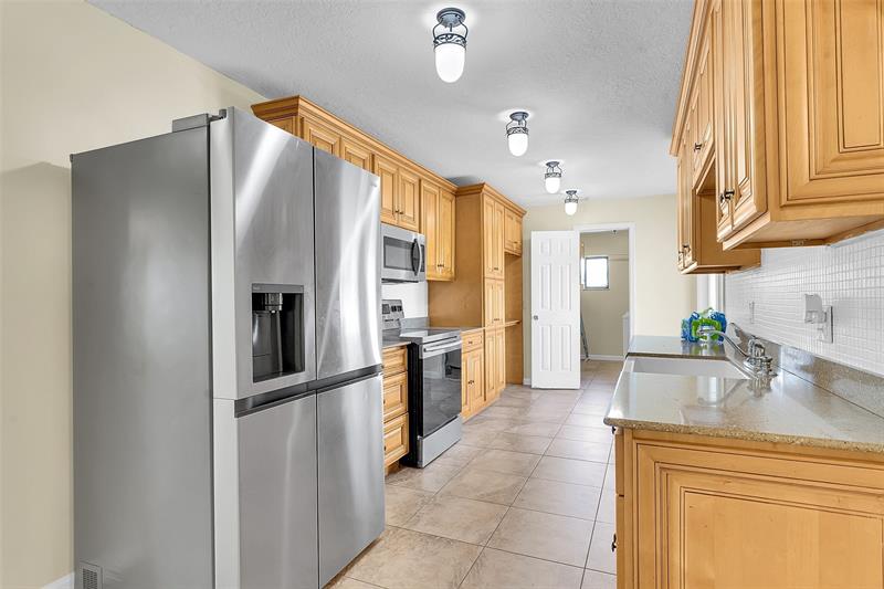 Image 10 of 26 For 709 Dorchester St