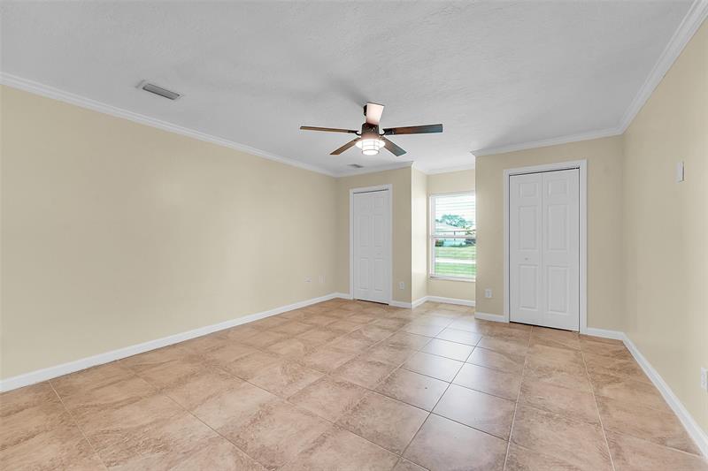 Image 12 of 26 For 709 Dorchester St