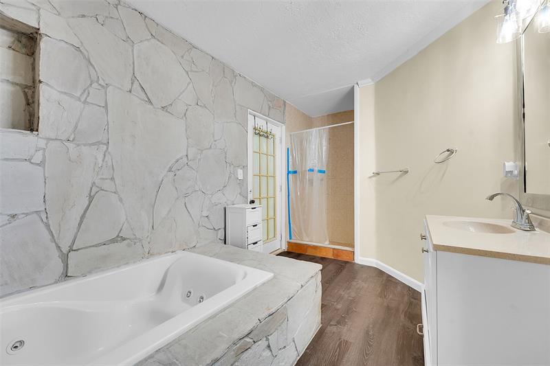 Image 14 of 26 For 709 Dorchester St