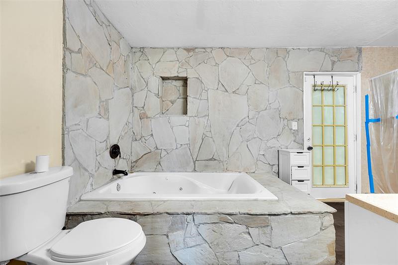 Image 15 of 26 For 709 Dorchester St