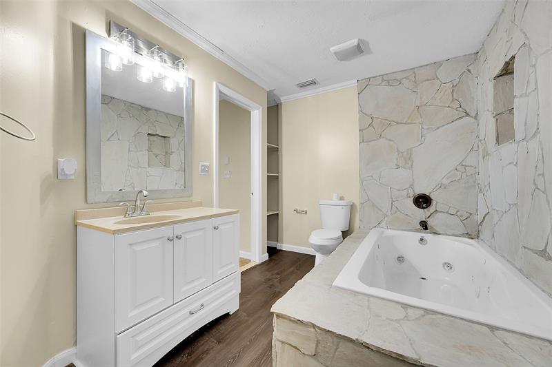 Image 16 of 26 For 709 Dorchester St