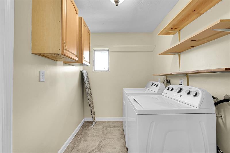 Image 21 of 26 For 709 Dorchester St