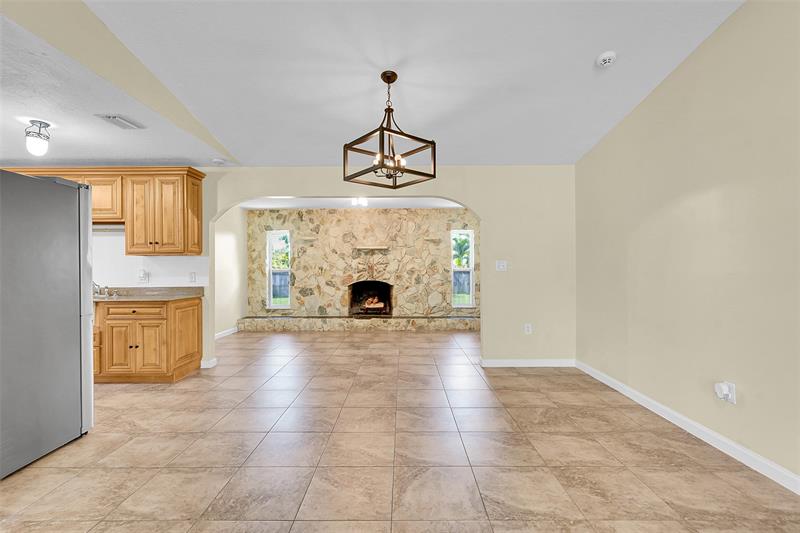 Image 7 of 26 For 709 Dorchester St