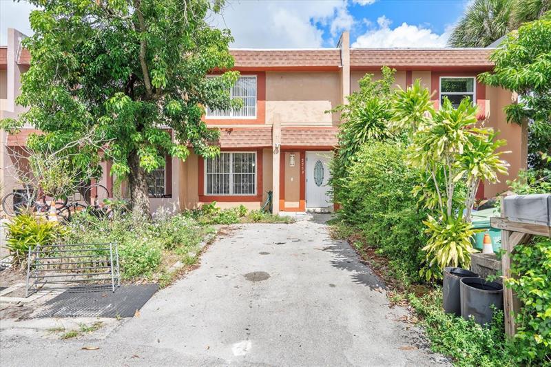 Details for 2759 198th Ter, Miami Gardens, FL 33056