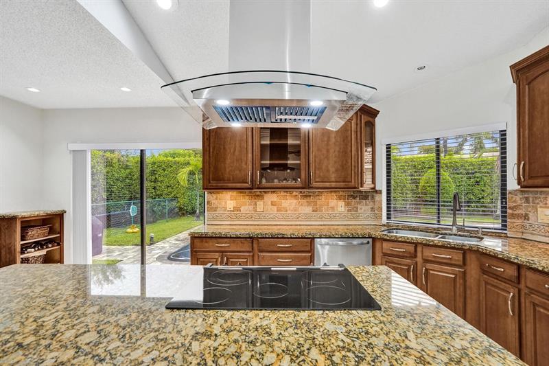 Image 10 of 76 For 5426 61st Ave