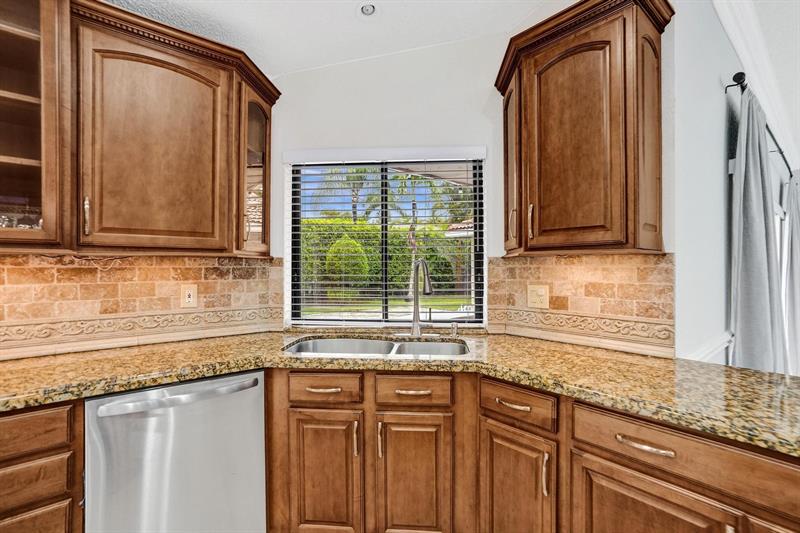 Image 11 of 76 For 5426 61st Ave