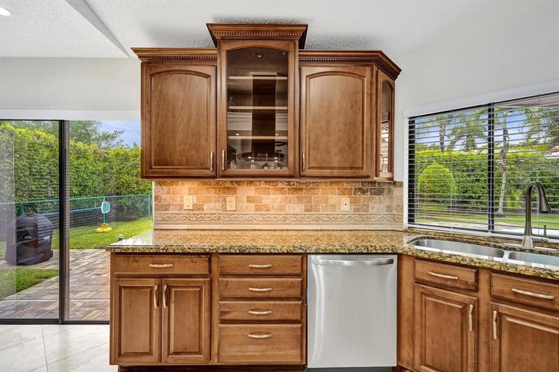 Image 12 of 76 For 5426 61st Ave