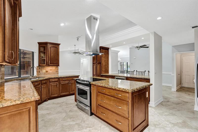 Image 17 of 76 For 5426 61st Ave