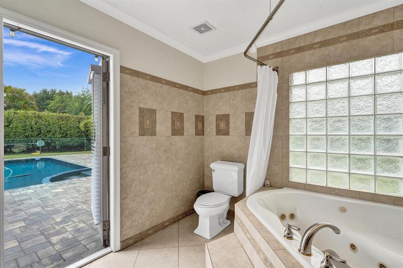 Image 57 of 76 For 5426 61st Ave