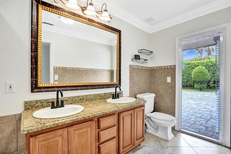 Image 59 of 76 For 5426 61st Ave