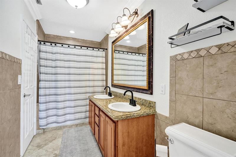 Image 60 of 76 For 5426 61st Ave