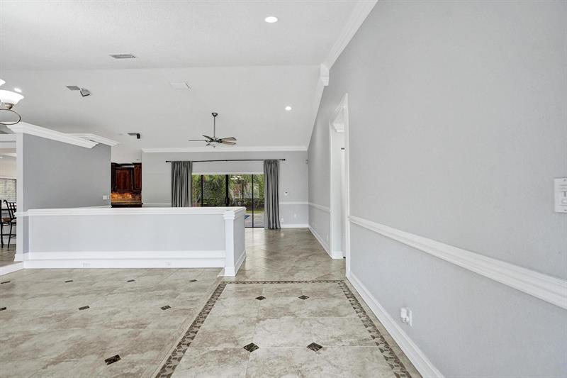 Image 61 of 76 For 5426 61st Ave