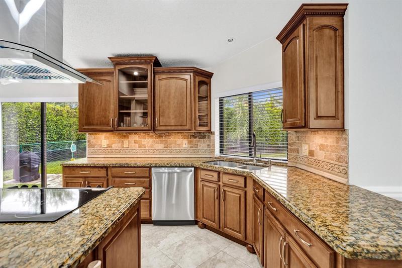 Image 9 of 76 For 5426 61st Ave