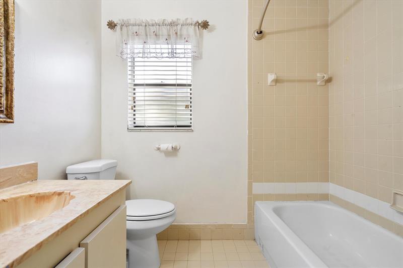 Image 26 of 29 For 3550 95th Ter  3s