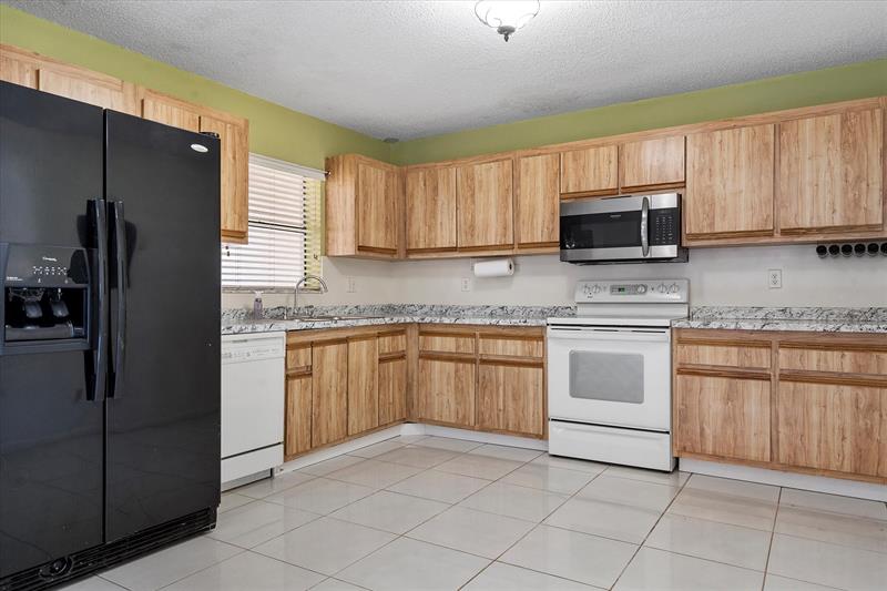 Image 8 of 29 For 3550 95th Ter  3s