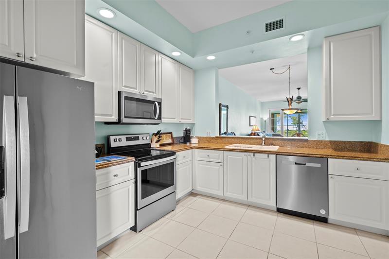 Image 14 of 40 For 23 Harbour Isle Dr  102