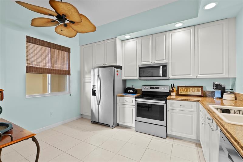 Image 15 of 40 For 23 Harbour Isle Dr  102