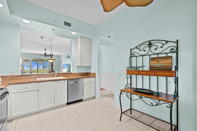 Image 16 of 40 For 23 Harbour Isle Dr  102