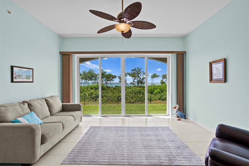 Image 3 of 40 For 23 Harbour Isle Dr  102