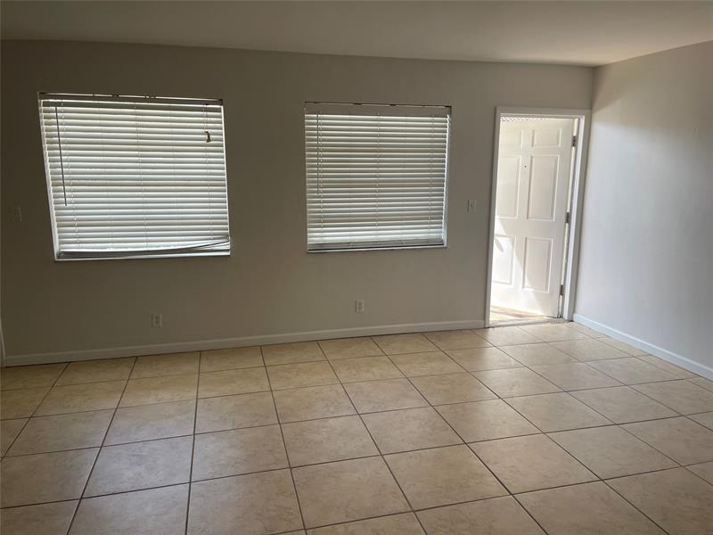 Image 12 of 27 For 4051 13th Av  52-3