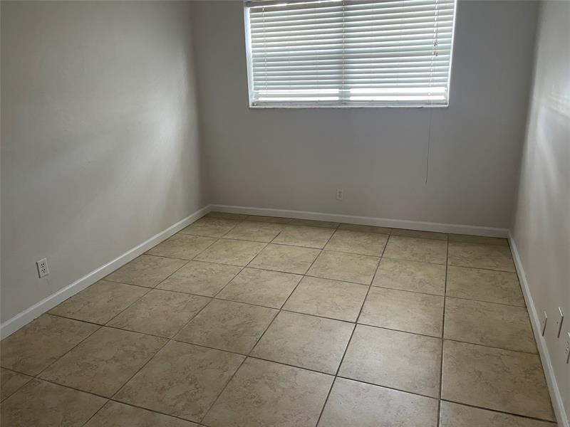 Image 13 of 27 For 4051 13th Av  52-3