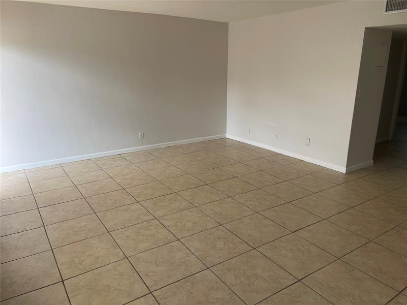 Image 14 of 27 For 4051 13th Av  52-3