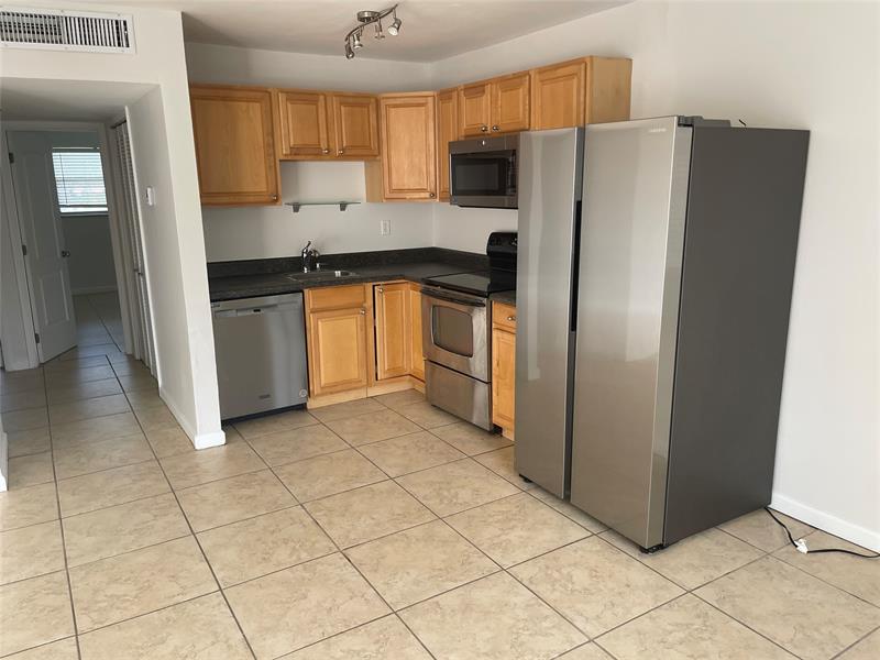 Image 4 of 27 For 4051 13th Av  52-3