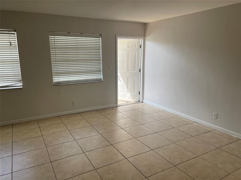 Image 6 of 27 For 4051 13th Av  52-3