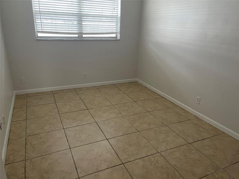 Image 7 of 27 For 4051 13th Av  52-3