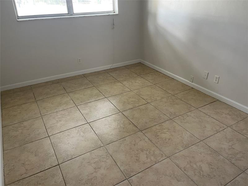 Image 8 of 27 For 4051 13th Av  52-3