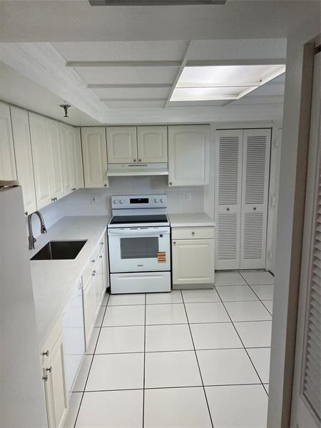 Image 22 of 35 For 6400 2nd Ave  323