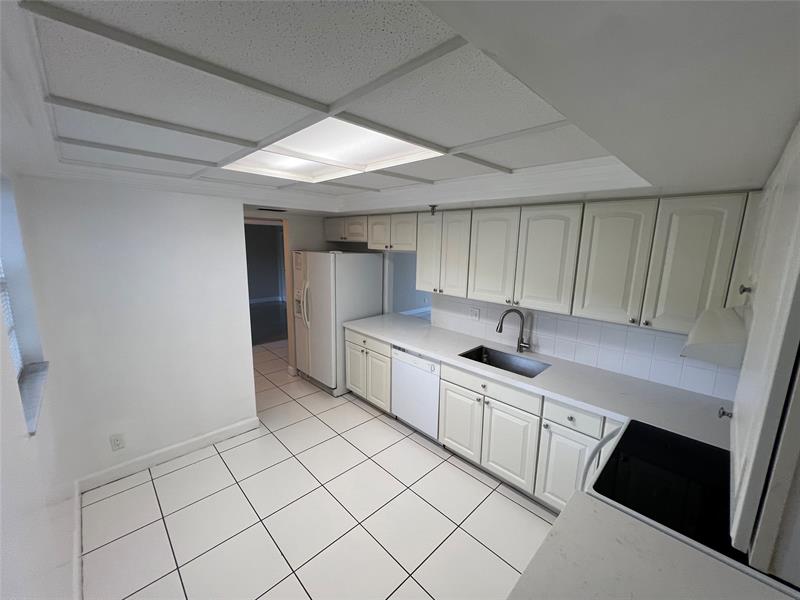 Image 24 of 35 For 6400 2nd Ave  323