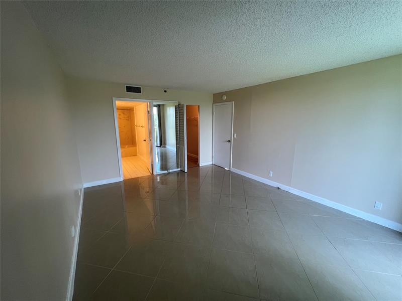 Image 26 of 35 For 6400 2nd Ave  323