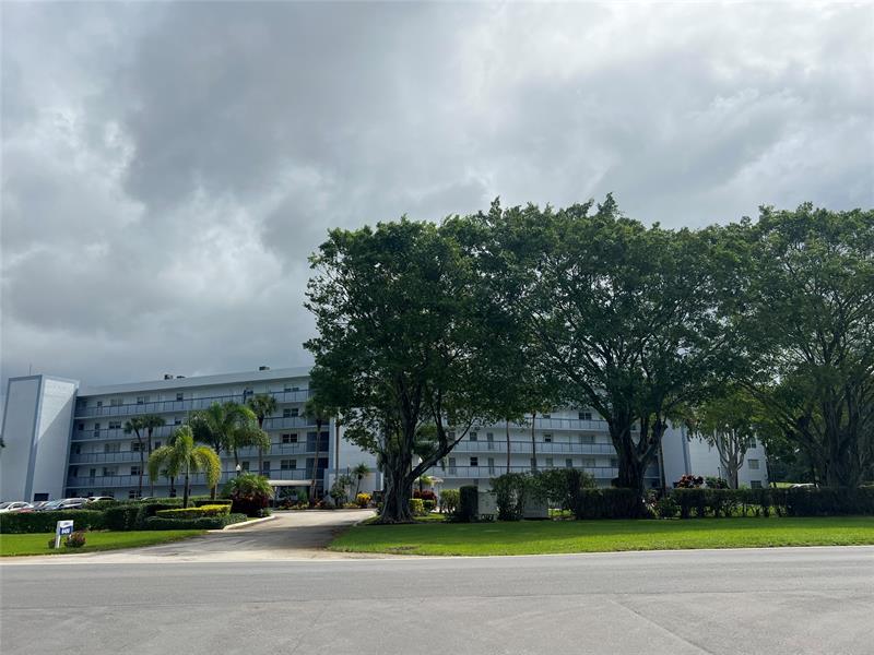 Image 4 of 35 For 6400 2nd Ave  323