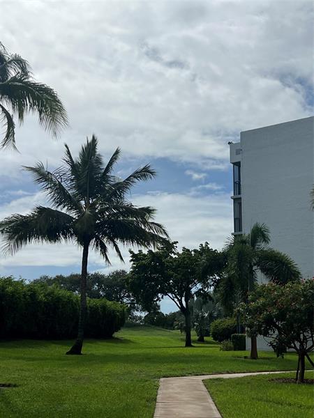 Image 5 of 35 For 6400 2nd Ave  323