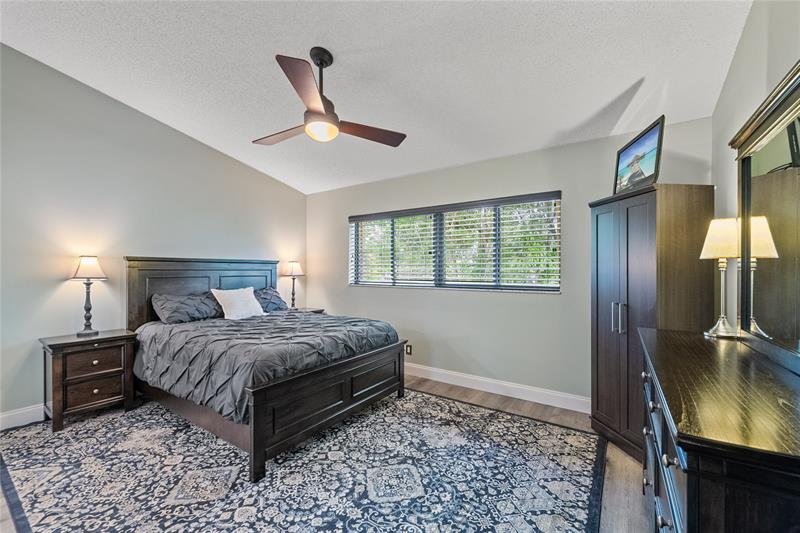 Image 15 of 27 For 3020 Oakland Forest Dr  3003