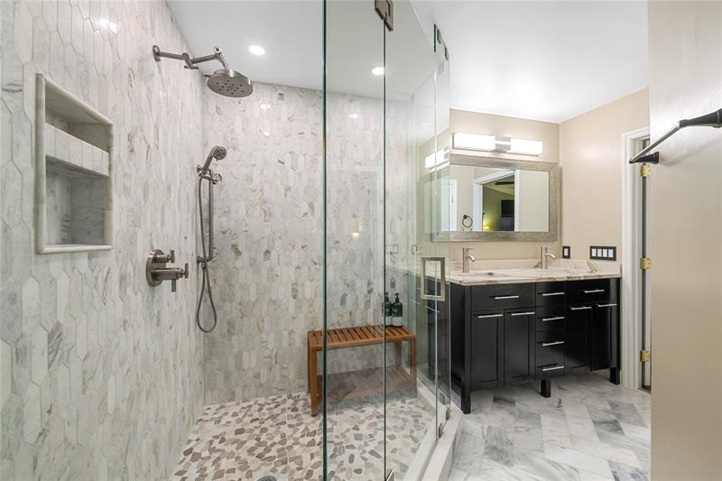 Image 17 of 27 For 3020 Oakland Forest Dr  3003