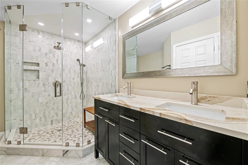 Image 18 of 27 For 3020 Oakland Forest Dr  3003